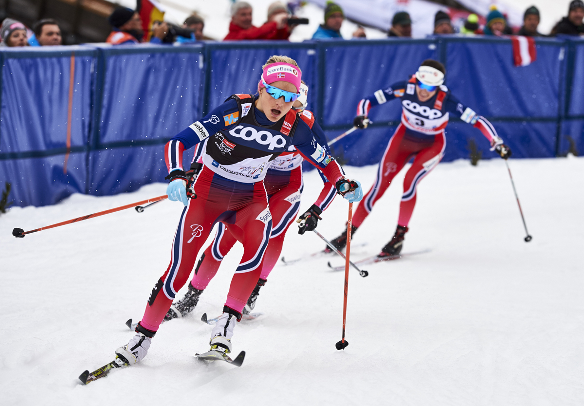 Johaug Wins 10 k Classic Mass Start, Still Trails Østberg in Tour de Ski