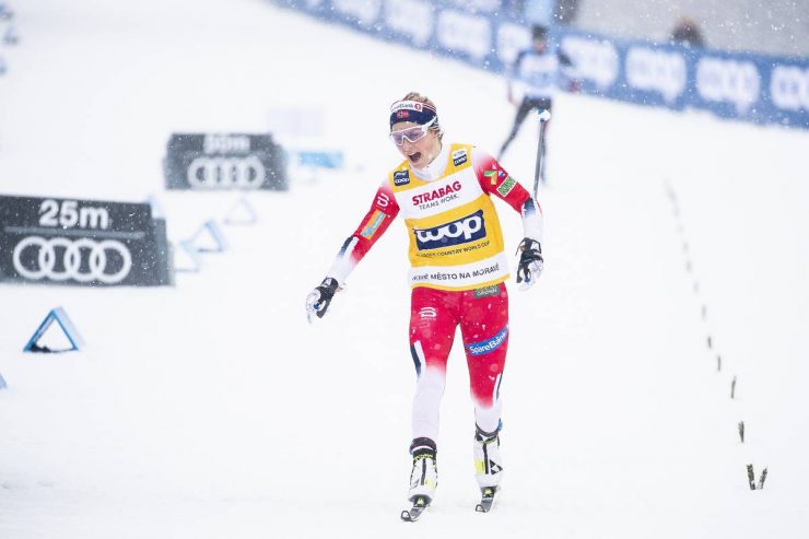 Johaug Takes the Lead in Nové Město Pursuit; Diggins 4th