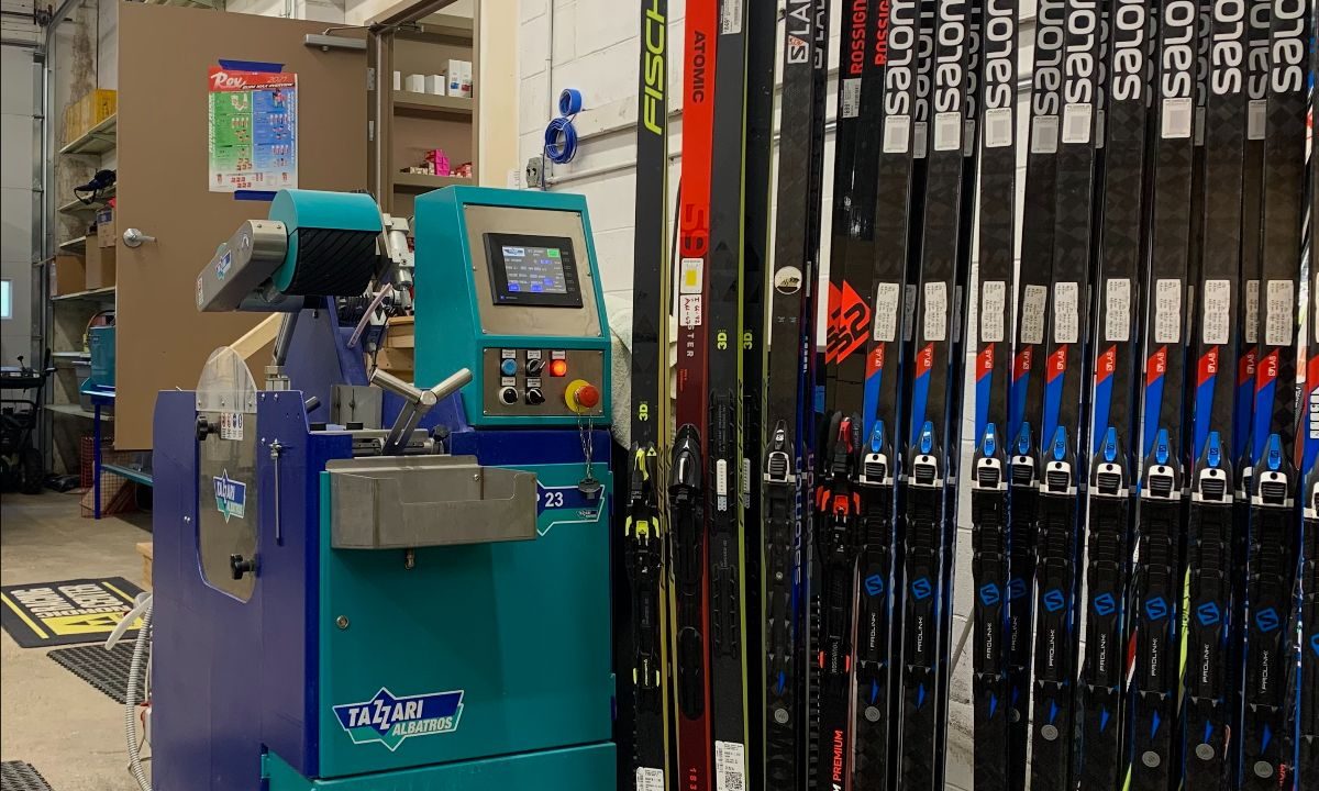 Pioneer Midwest Seeks Passionate Skiers to Grow Their Team
