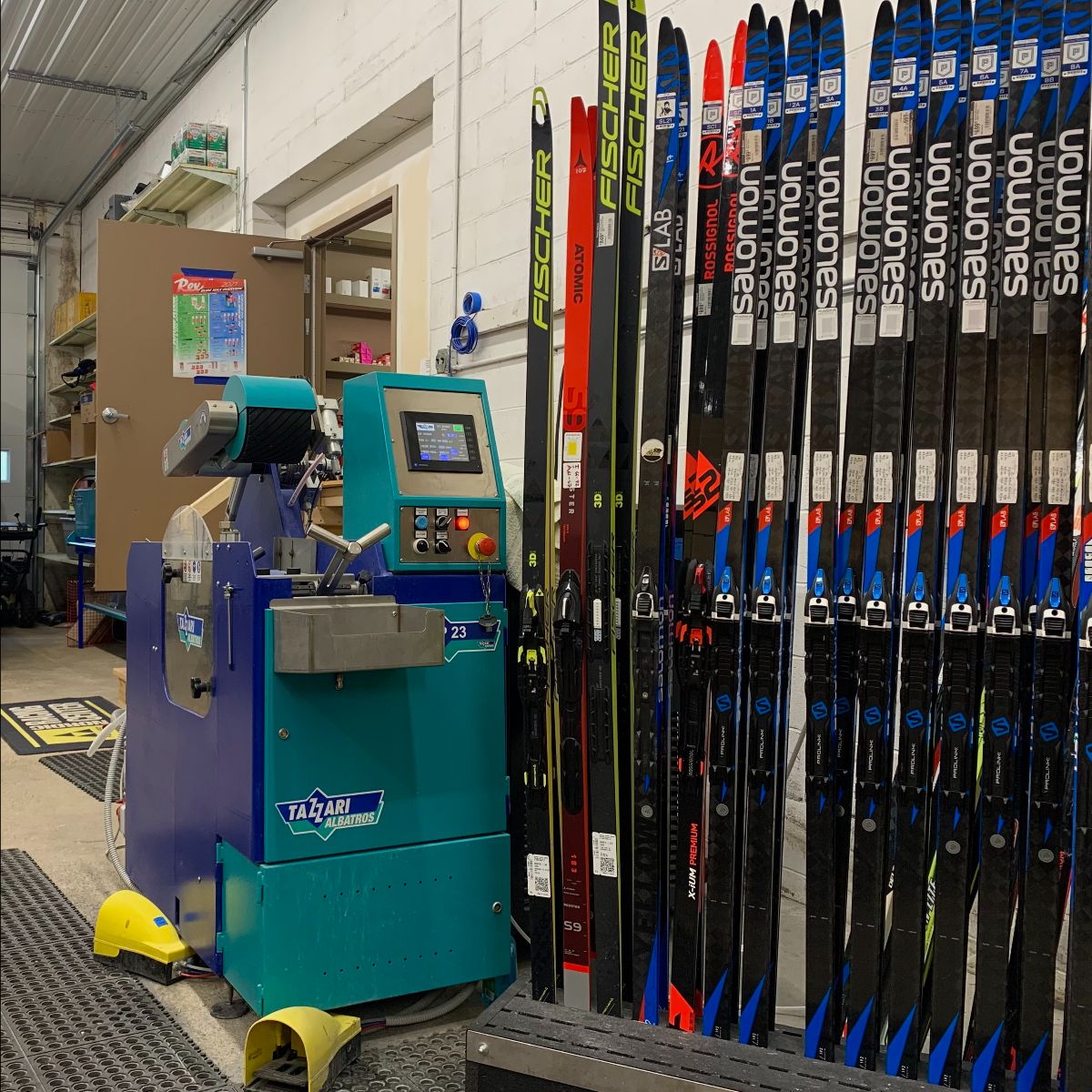 Pioneer Midwest Seeks Passionate Skiers to Grow Their Team